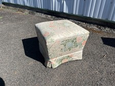 Pouf ou repose-pieds vintage