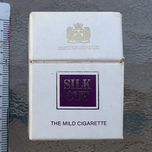 Silk cut paquet cigarettes - cut,