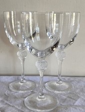 3 VERRES A VIN EN CRISTAL DURAND MODELE FLORA H 17 cm AVEC BOUTON FLEURI DEPOLI