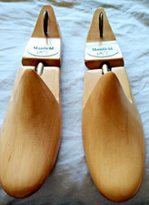 Rares embauchoirs bois