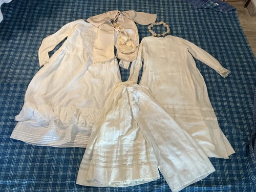 Lot anciennes robes de - ,