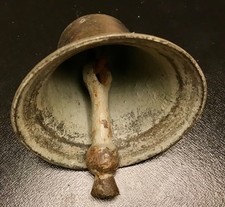 Ancienne cloche d’ école en