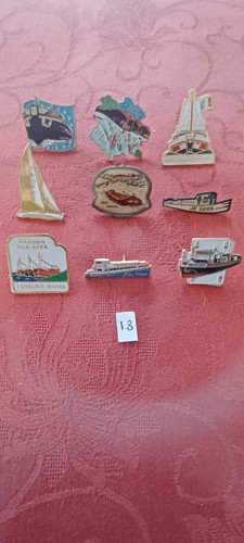 Très beaux insignes de - très,