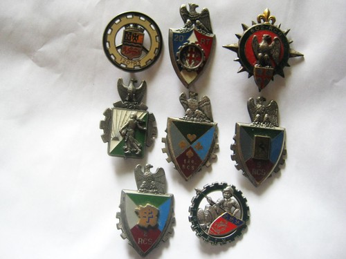 Lot 8 insignes - n°3, de