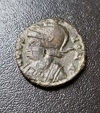 B88106 : Nummus Constantin à La Louve