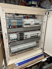 Armoire coffret tableau électrique merlin ( schneider )  230/380V tres bon etat