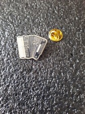 Pin's accordéon instrument