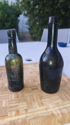 Bouteilles anciennes verre - ",