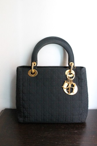 Dior sac main modèle lady - main,