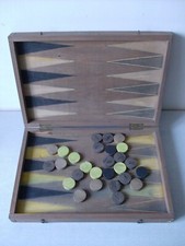 Ancien jeu de société BACKGAMMON et 27 jetons jouet art populaire de 39,6 cm