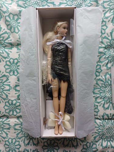 Robert tonner doll dark - ,
