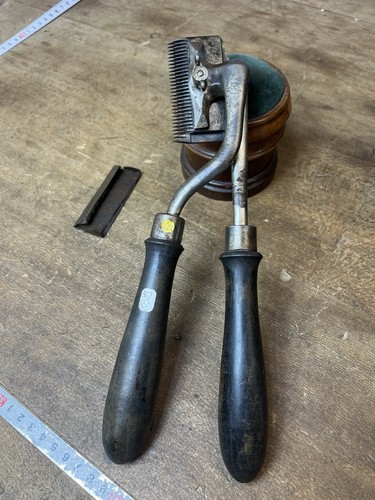 Outils anciens tondeuse - outils,
