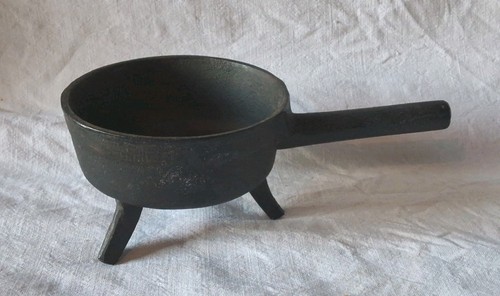 Ancienne petite cocotte - petite, ronde