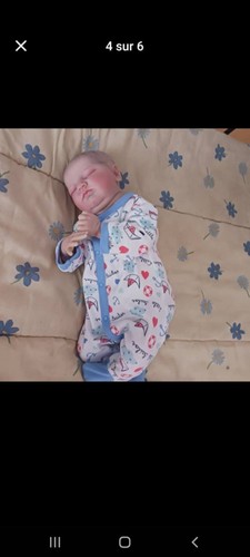 Poupée reborn bébé endormi