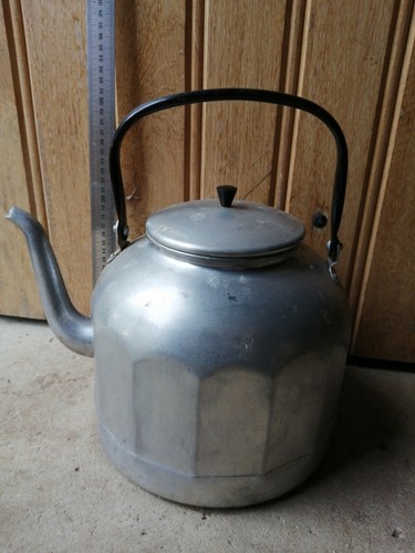 Grosse bouilloire ancienne - ,