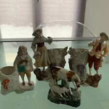 STATUETTES EN PORCELAINE FINE