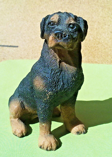 Petite figurine chien - , en