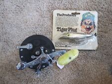 Penn 66 Saltwater fishing reel with 40lb line & fishing lure (lot#14586)