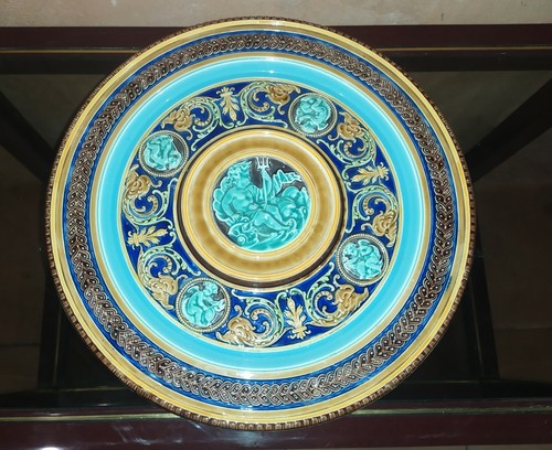 Sarreguemines large putti dish