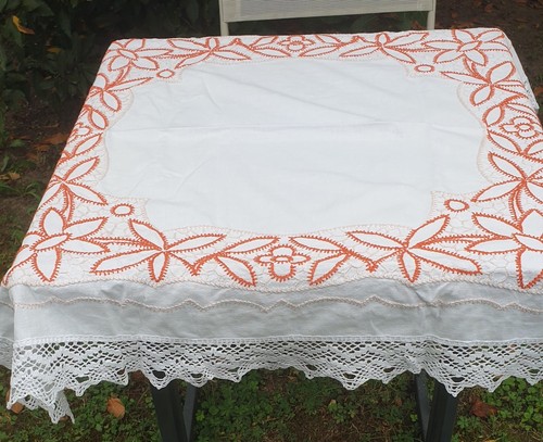 Nappe brodée rouge à - nappe,