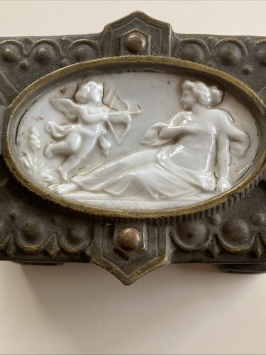 Ancienne boîte grès - grès, art