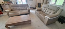 SALON 2 canapés cuir et une table basse parfait état