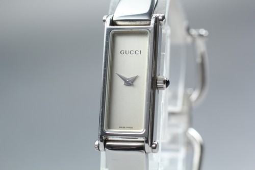 Presque comme neuve montre - [presque, neuve]
