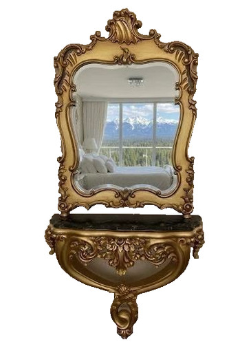Une console avec - , miroir