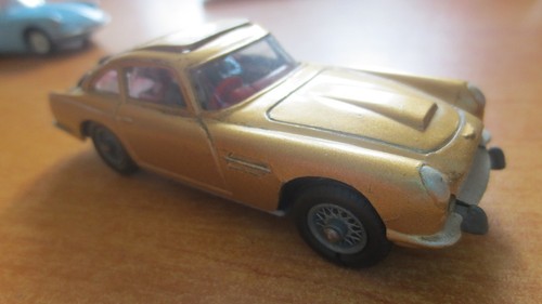 Corgi toys aston - aston, martin