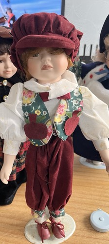 Poupée porcelaine garçon - de,