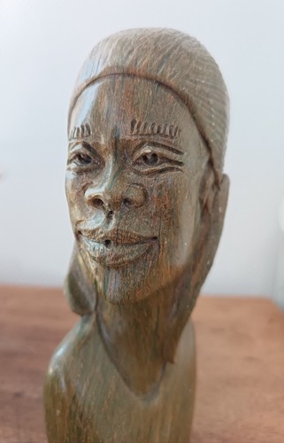 Jolie sculpture buste femme - de,