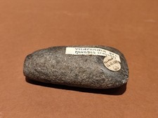 Hache polie en pierre du