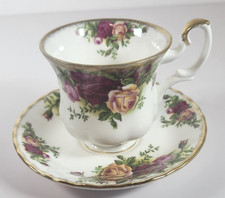 Vintage Royal Albert Old Country Roses Teacup & Saucer Set Bone China EUC