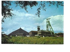 57  LA MINE EN ACTIVITE PAYSAGE MINIER  TERRIL ET CHEVALETS