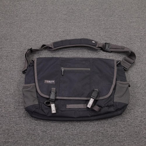 Timbuk2 black nylon messenger - timbuk2,