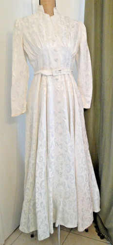 Ancienne grande robe - ancienne, blanche