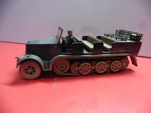Miniature half track allemand - half,