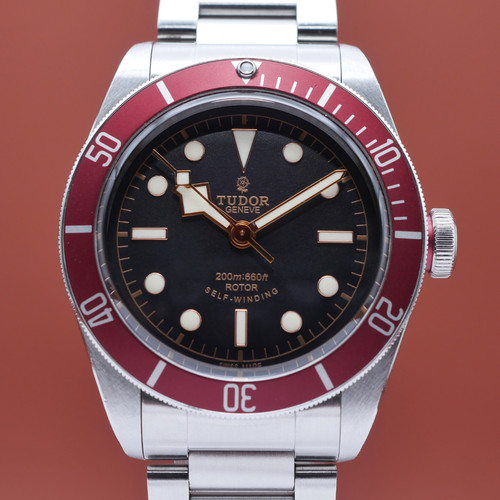 Smiley tudor black - black, bay
