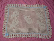 ancien dessus de berceau en laine crocheté motif chats 73 X 94 cm