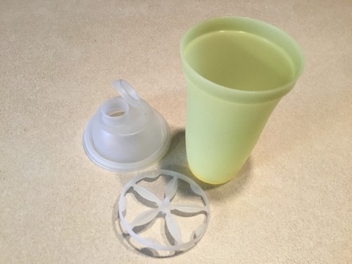 Tupperware quick shake - tupperware,