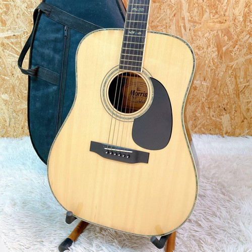 Guitare acoustique naturelle