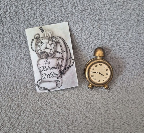 Ancien réveil miniature