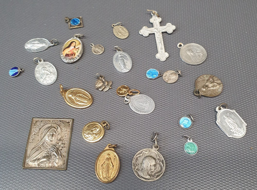 Lot médailles religieuse - lot,