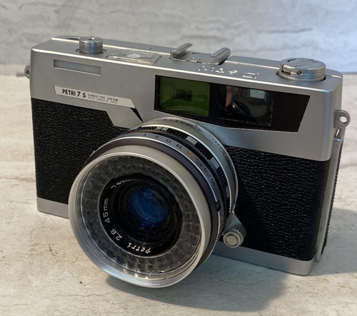 Petri film camera with - 7,