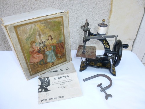 Ancienne machine coudre - ancienne, a