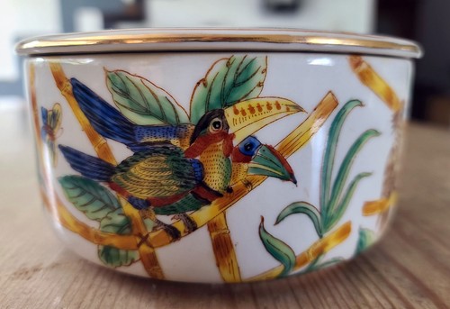 Boîte en porcelaine - 🕊️,