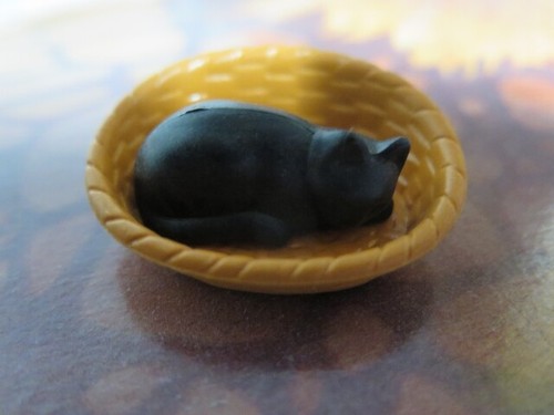 Chat noir endormi panier - et,