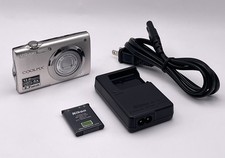 Nikon Coolpix S3000 compact