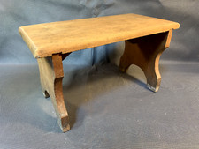 Ancien petit tabouret en bois