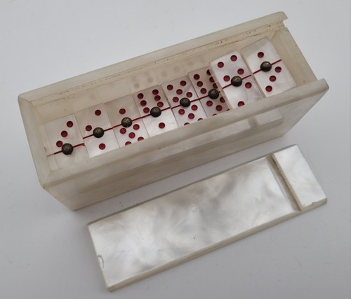 Ancien jeu dominos - ancien, lucite